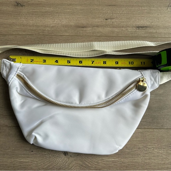 EUC White with Gold hardware belt/crossbody bag - Picture 3 of 5
